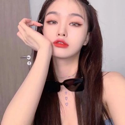 帐棚顶上的马戏团艺人